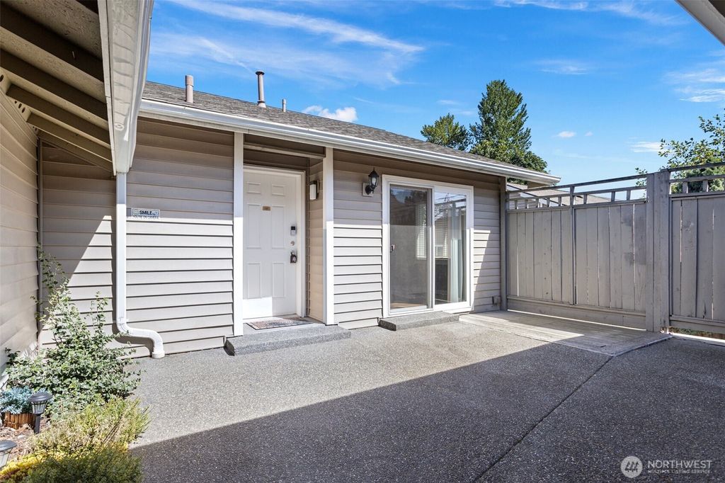 901 E Marine View Drive #201, Everett, WA 98201
