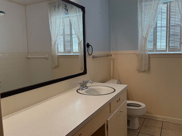 1039 Chevy Chase St, Gladewater, TX 75647