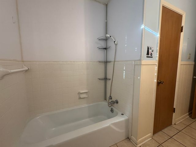 1039 Chevy Chase St, Gladewater, TX 75647