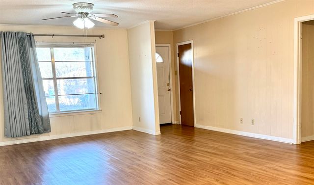 1039 Chevy Chase St, Gladewater, TX 75647