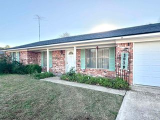 1039 Chevy Chase St, Gladewater, TX 75647