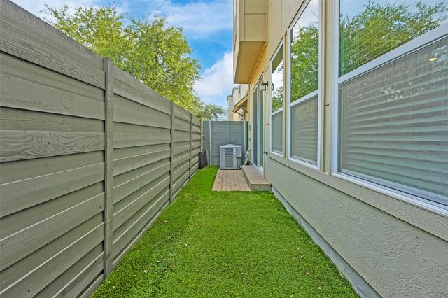 7880 Minglewood Lane, Dallas, TX 75231