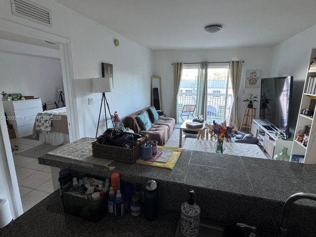 2740 SW 28th Ter 305, Miami, FL 33133