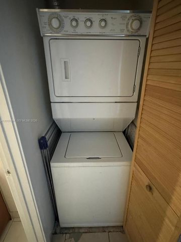 2740 SW 28th Ter 305, Miami, FL 33133