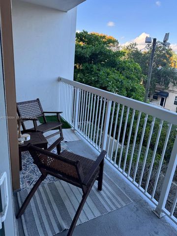 2740 SW 28th Ter 305, Miami, FL 33133