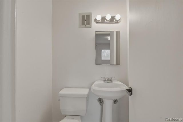 323 N Eton Street 35C, Birmingham, MI 48009