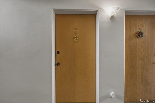 323 N Eton Street 35C, Birmingham, MI 48009