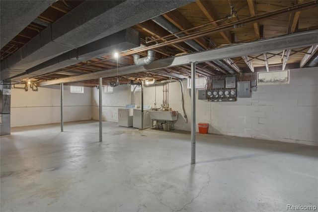 323 N Eton Street 35C, Birmingham, MI 48009