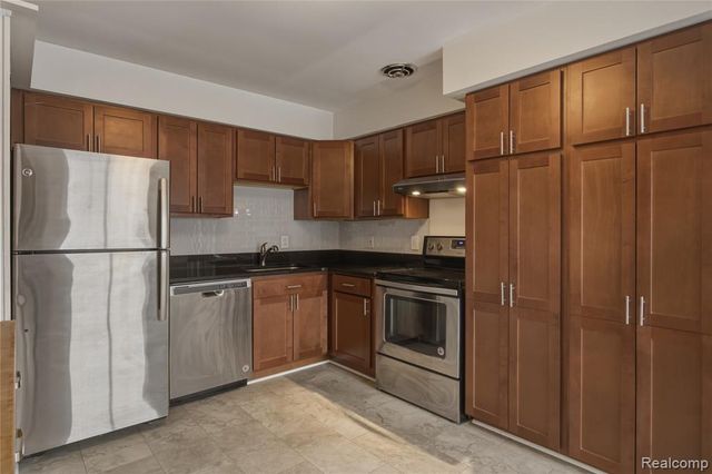 323 N Eton Street 35C, Birmingham, MI 48009