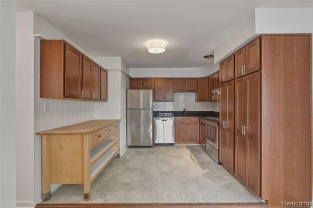 323 N Eton Street 35C, Birmingham, MI 48009