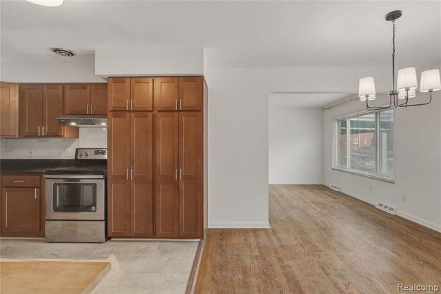 323 N Eton Street 35C, Birmingham, MI 48009