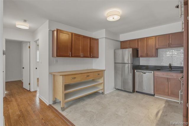 323 N Eton Street 35C, Birmingham, MI 48009