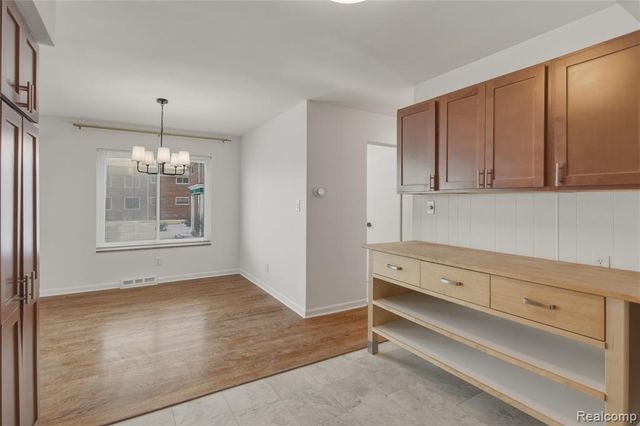 323 N Eton Street 35C, Birmingham, MI 48009