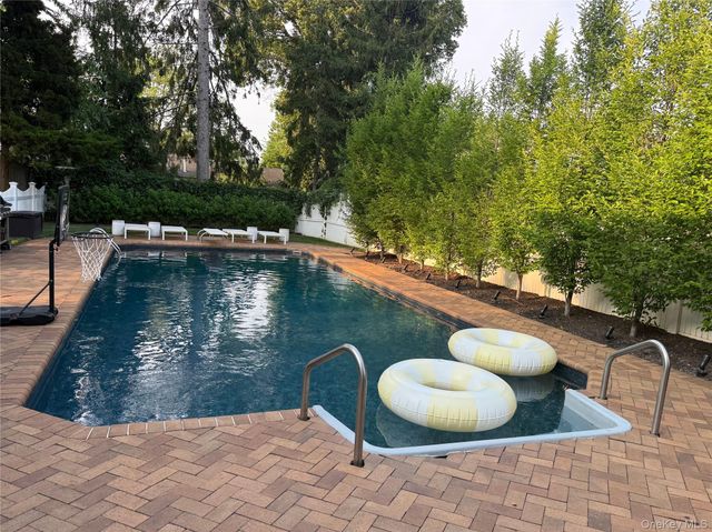 524 Woodmere Boulevard, Woodmere, NY 11598