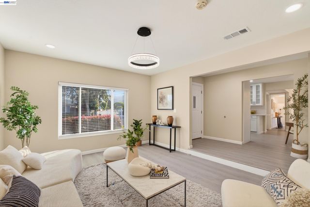 9792 Broadmoor Dr, San Ramon, CA 94583