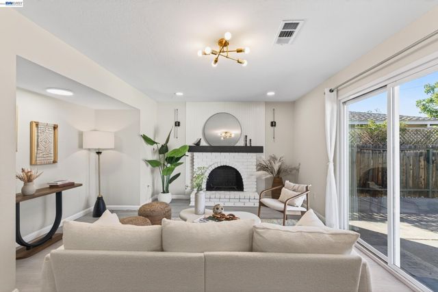 9792 Broadmoor Dr, San Ramon, CA 94583