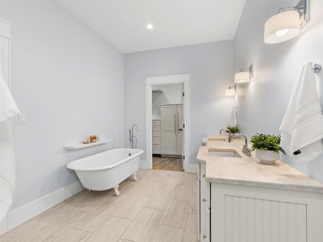 384 Winnacunnet Road, Hampton, NH 03842