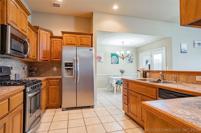 12129 N 108th Avenue E, Collinsville, OK 74021
