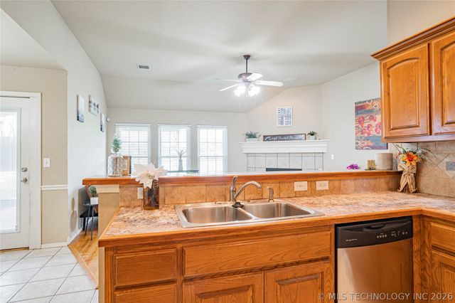 12129 N 108th Avenue E, Collinsville, OK 74021