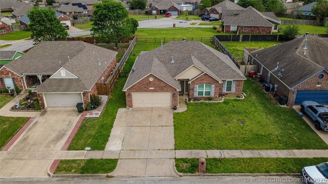12129 N 108th Avenue E, Collinsville, OK 74021