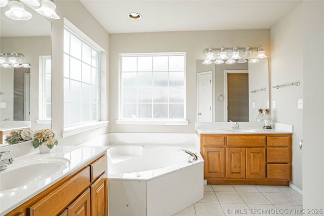 12129 N 108th Avenue E, Collinsville, OK 74021