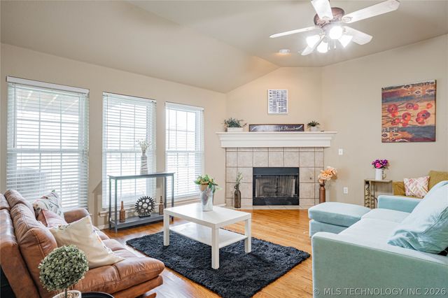 12129 N 108th Avenue E, Collinsville, OK 74021