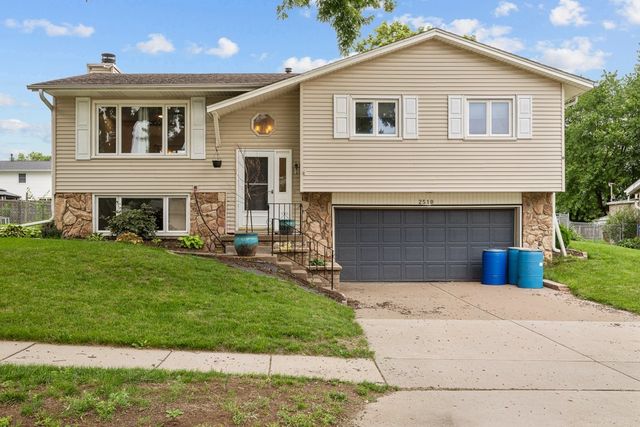 2510 E Crest Avenue, Bettendorf, IA 52722