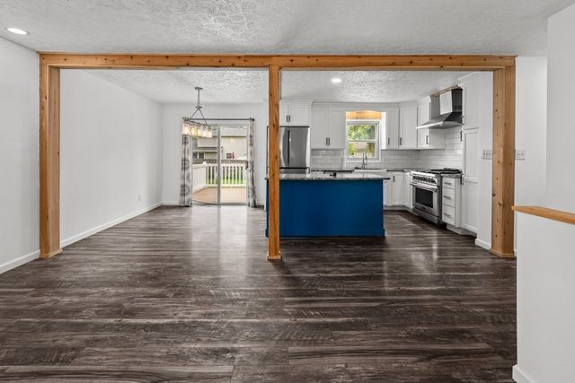 2510 E Crest Avenue, Bettendorf, IA 52722