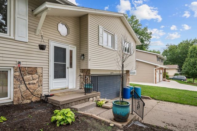 2510 E Crest Avenue, Bettendorf, IA 52722