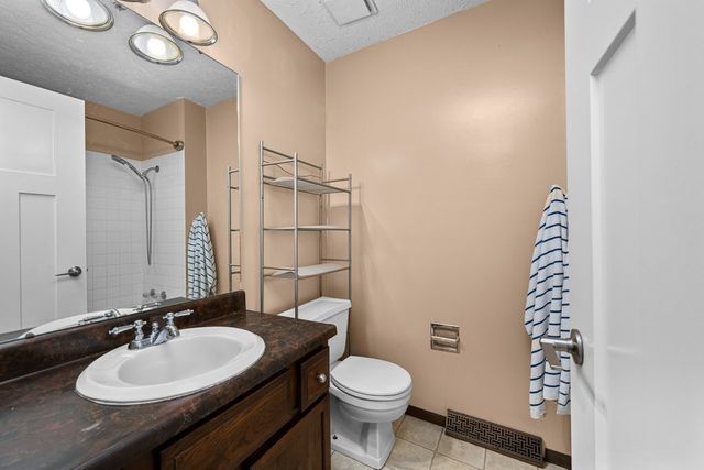 2510 E Crest Avenue, Bettendorf, IA 52722