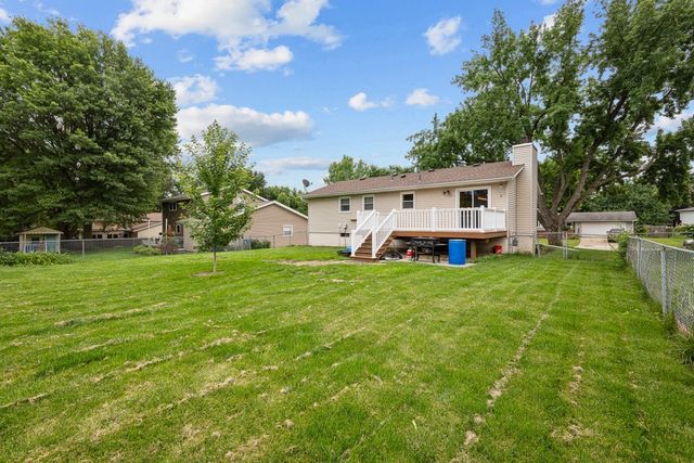 2510 E Crest Avenue, Bettendorf, IA 52722