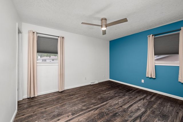 2510 E Crest Avenue, Bettendorf, IA 52722