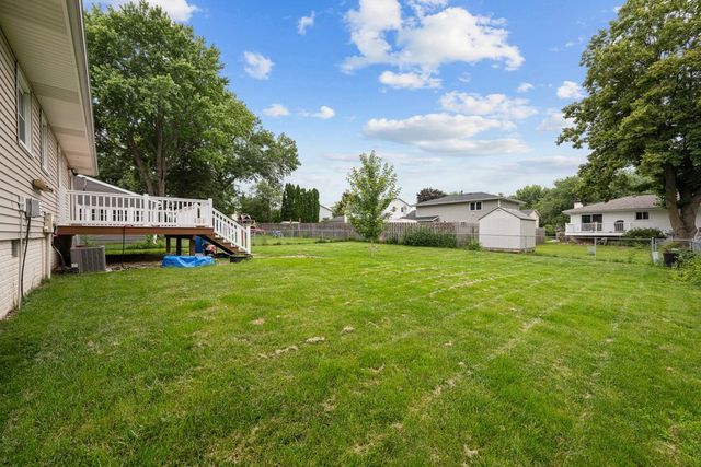 2510 E Crest Avenue, Bettendorf, IA 52722