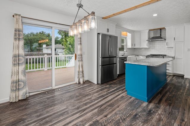 2510 E Crest Avenue, Bettendorf, IA 52722