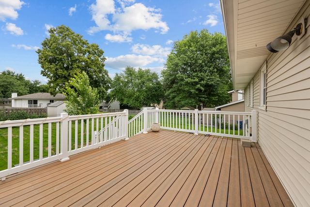 2510 E Crest Avenue, Bettendorf, IA 52722