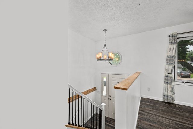 2510 E Crest Avenue, Bettendorf, IA 52722