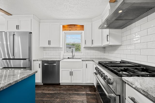 2510 E Crest Avenue, Bettendorf, IA 52722