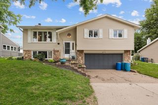 2510 E Crest Avenue, Bettendorf, IA 52722