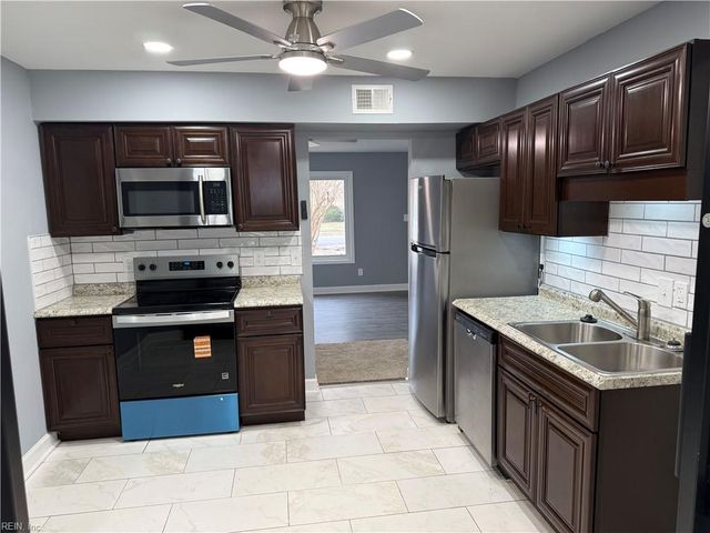 959 S Club House RD, Virginia Beach, VA 23452