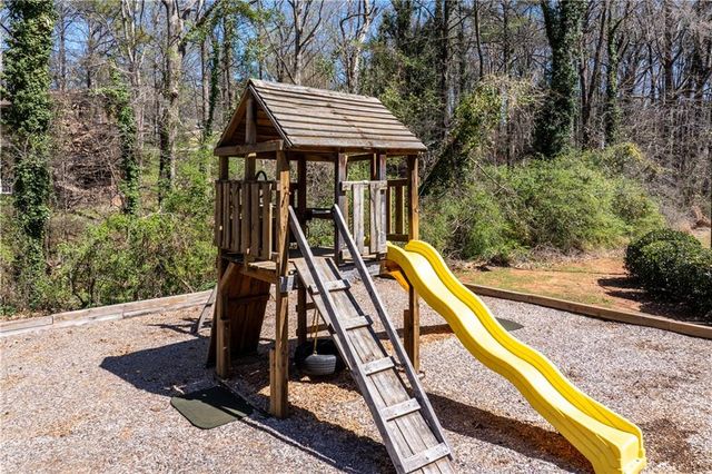 1640 Pinetree Pass Lane SW, Lilburn, GA 30047