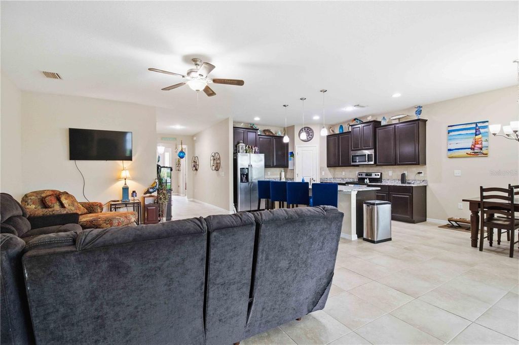 Image 5 of property listing at 444 TIERRA VERDE WAY, Bradenton, FL 34212