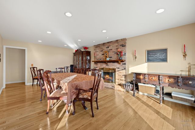 669 E Carpenter Drive, Palatine, IL 60074