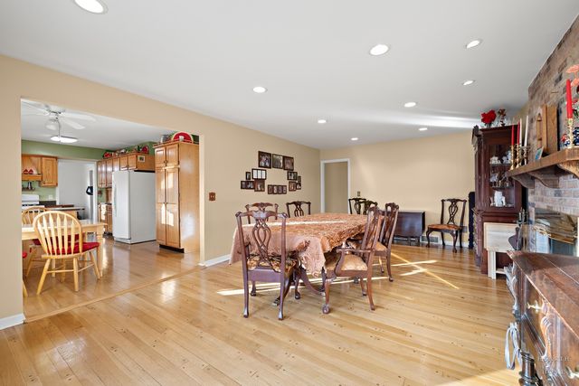 669 E Carpenter Drive, Palatine, IL 60074