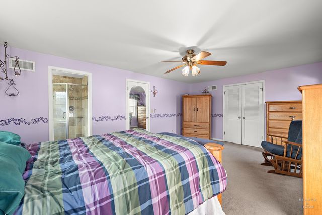 669 E Carpenter Drive, Palatine, IL 60074