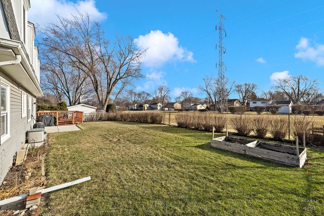 669 E Carpenter Drive, Palatine, IL 60074