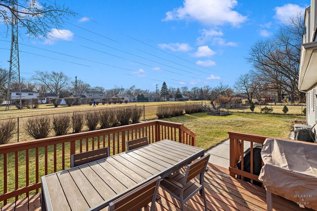 669 E Carpenter Drive, Palatine, IL 60074