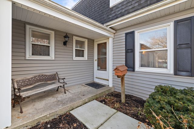 669 E Carpenter Drive, Palatine, IL 60074