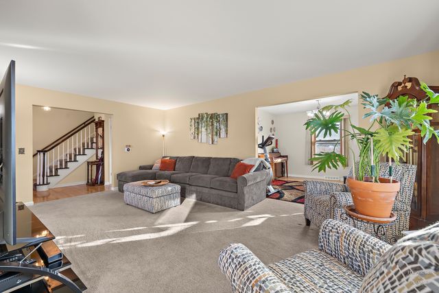 669 E Carpenter Drive, Palatine, IL 60074