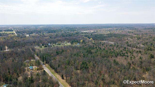 7890 N Maple Hill Road, Howard City, MI 49329