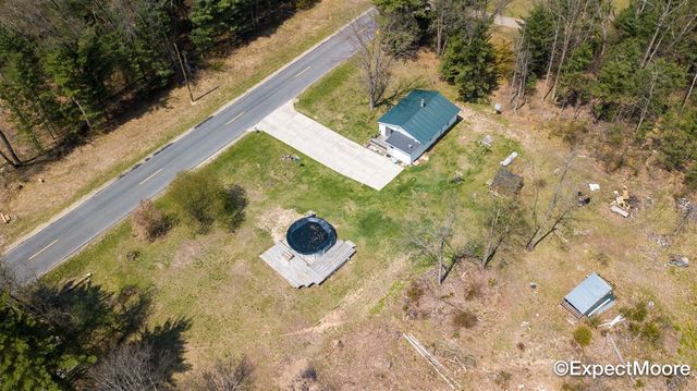 7890 N Maple Hill Road, Howard City, MI 49329